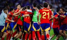 熊猫体育官方-荷兰战胜捷克，成功晋级欧洲杯四强，赢得关注