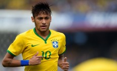 熊猫体育官方-表演赛变绞杀战，维尼修斯两射一传导演阿根廷国家队击溃马竞