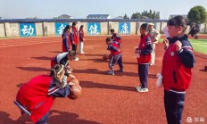 熊猫直播-一位快乐的运动员在比赛中表现出色