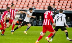 熊猫体育官方-瓦伦西亚主场劫胜巴塞罗那，状态回暖