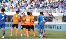 熊猫直播平台-激烈对决现场擂鼓起舞，球员全力以赴