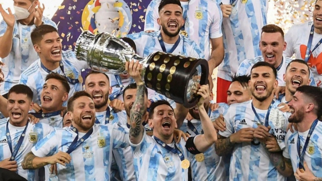 阿根廷女足队员势不可挡，赛场上获得胜利