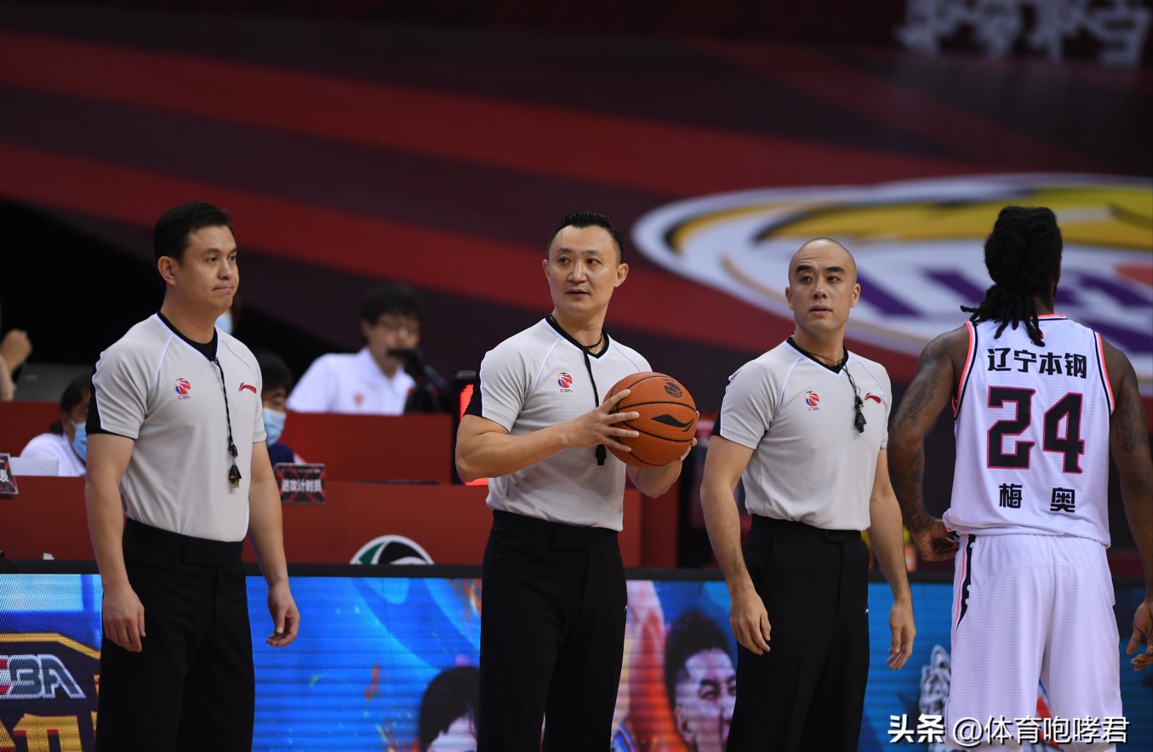 浙江男篮在场上打出好局，力夺胜利