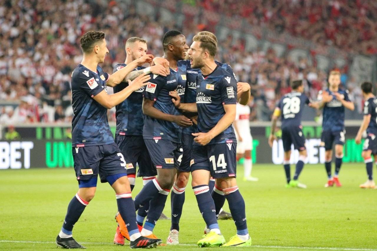 包含加斯塔德连续不败，德甲保级形势逐渐好转的词条