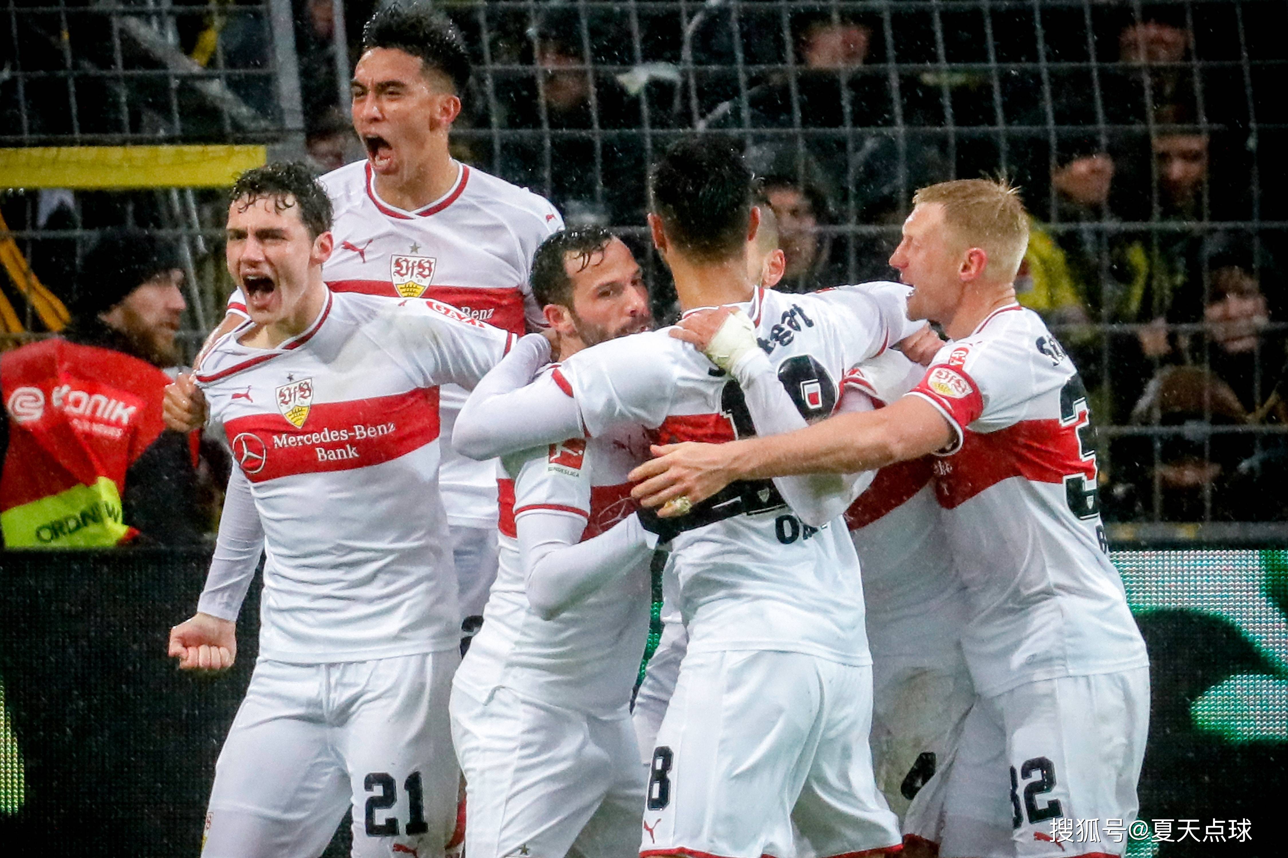 包含拜仁慕尼黑主场大胜，豪取胜利的词条