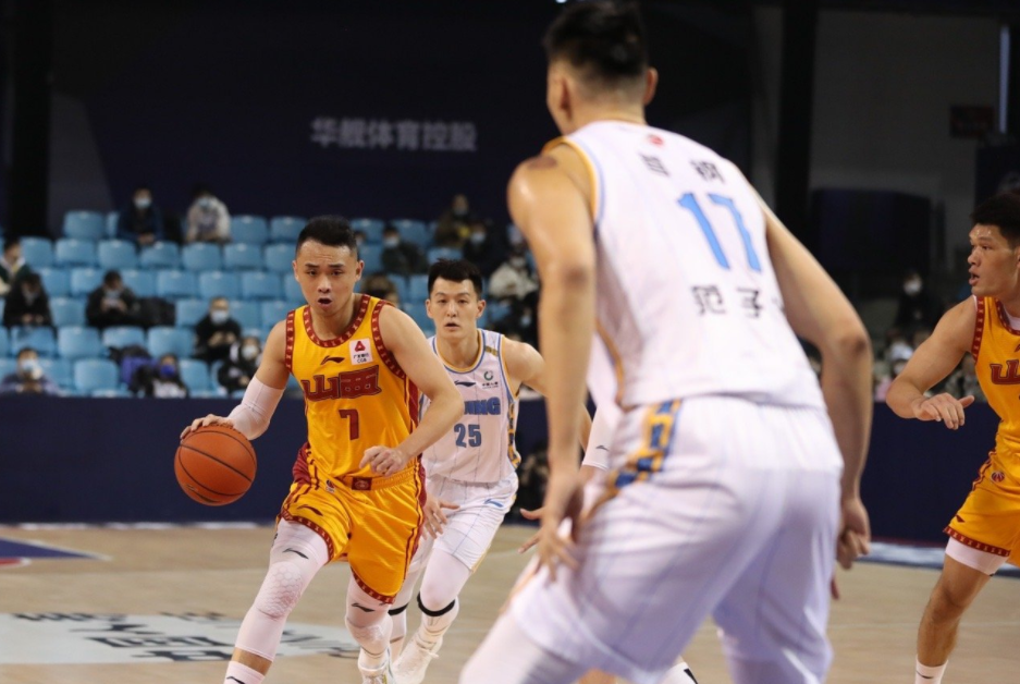 林书豪领衔球队大胜对手，取得连胜