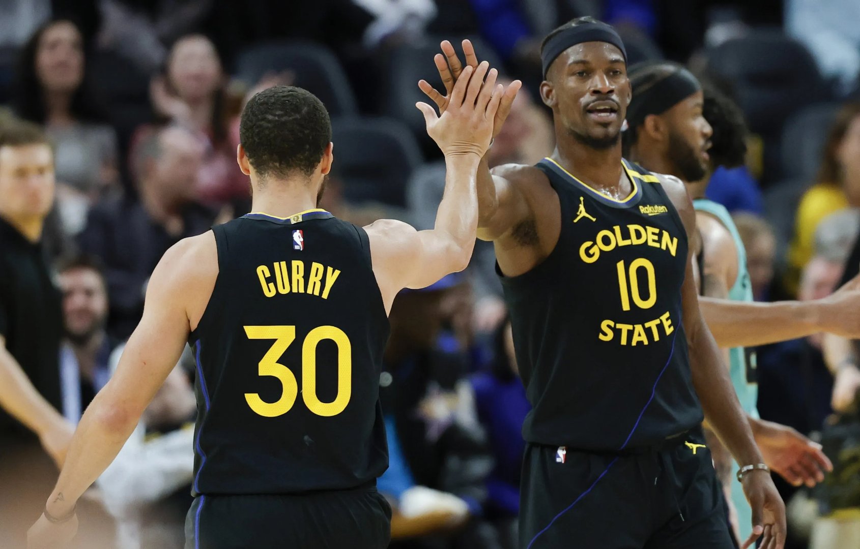 关于篮网在主场击败人，取得开门红的信息