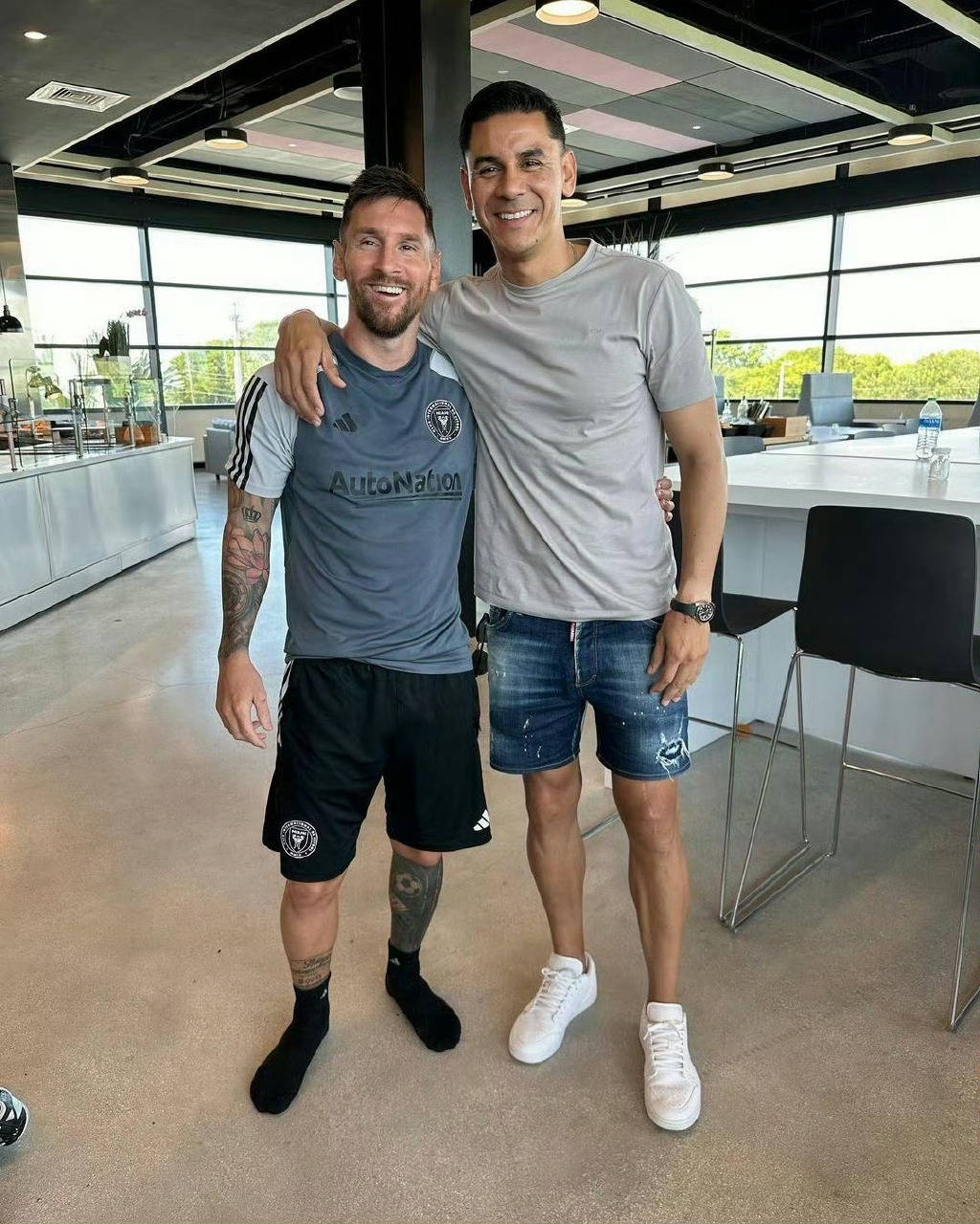 梅西前队友接受采访谈未来，曝光内幕引发热议的简单介绍