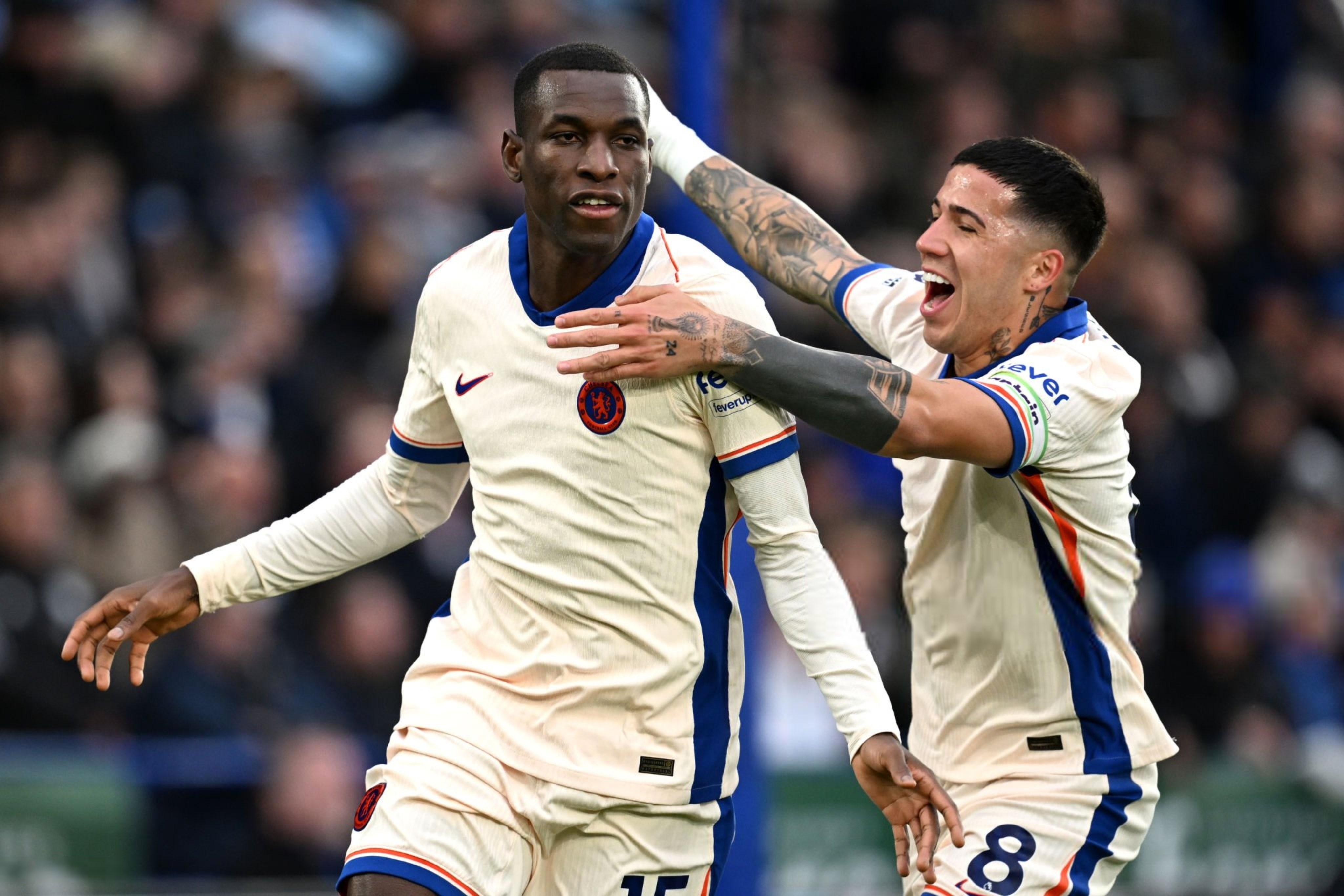 关于切尔西客场战胜莱斯特城，领先稳固位置的信息