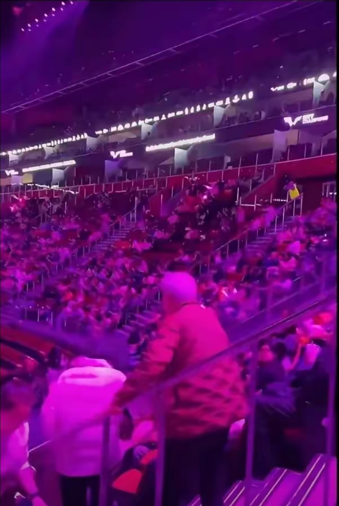 赛事突发状况频现,球迷心绪不宁 赛事突发状况频现,球迷心绪不宁