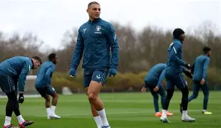 阿斯顿维拉客场告捷,追赶领先者 阿斯顿维拉客场告捷,追赶领先者