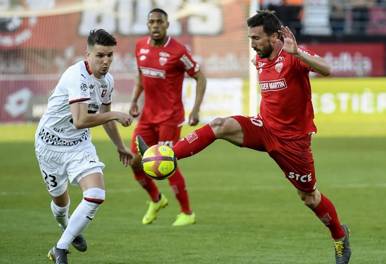 沙尔克客场大胜，赢得球队士气