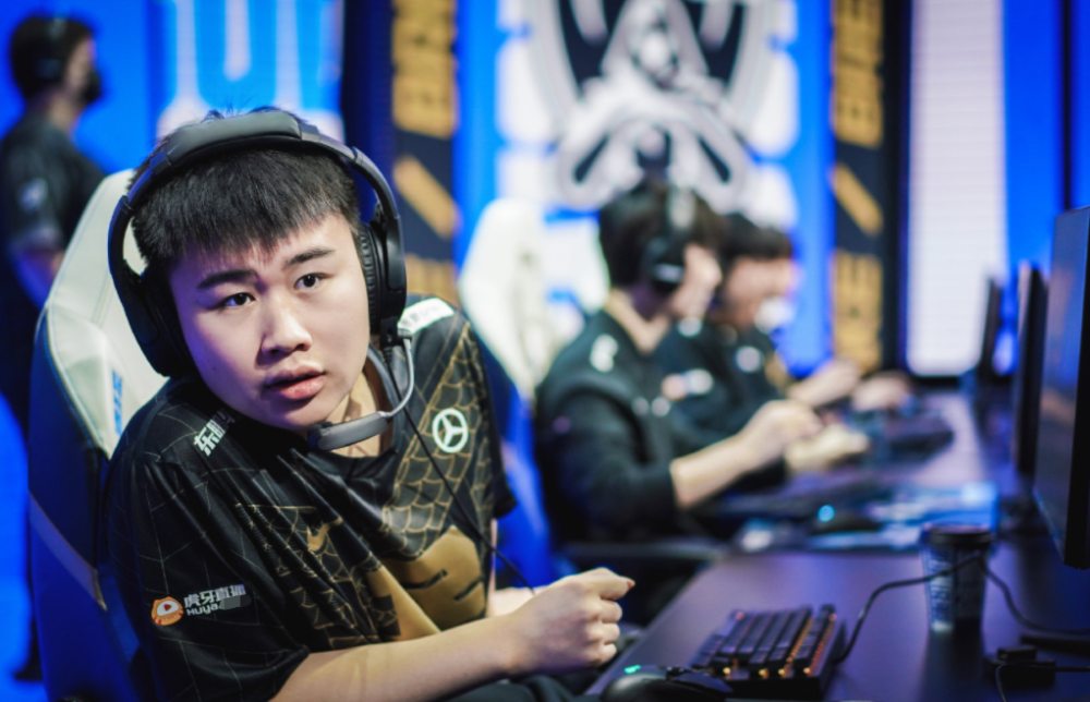 HKA血洗T1，Peanut单局斩获MVP激烈交锋八强赛，引爆全场热议的简单介绍