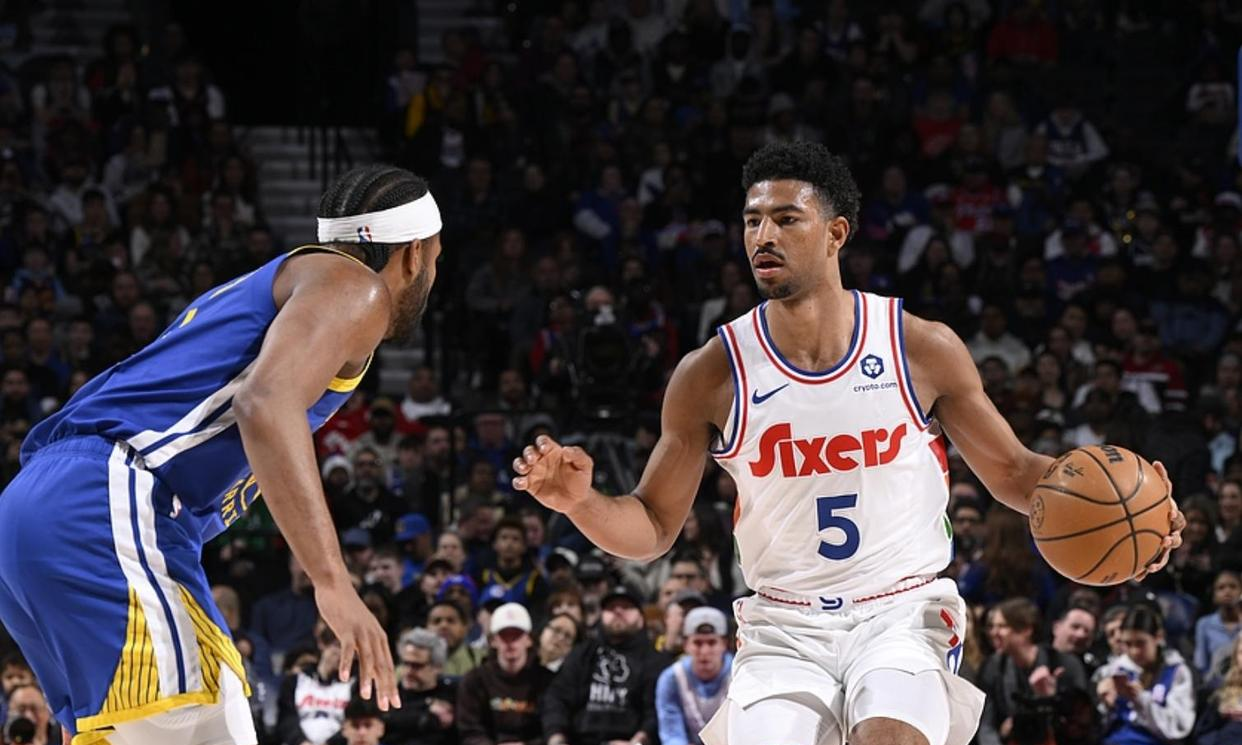 76人队击败猛龙队，赢得关键胜利