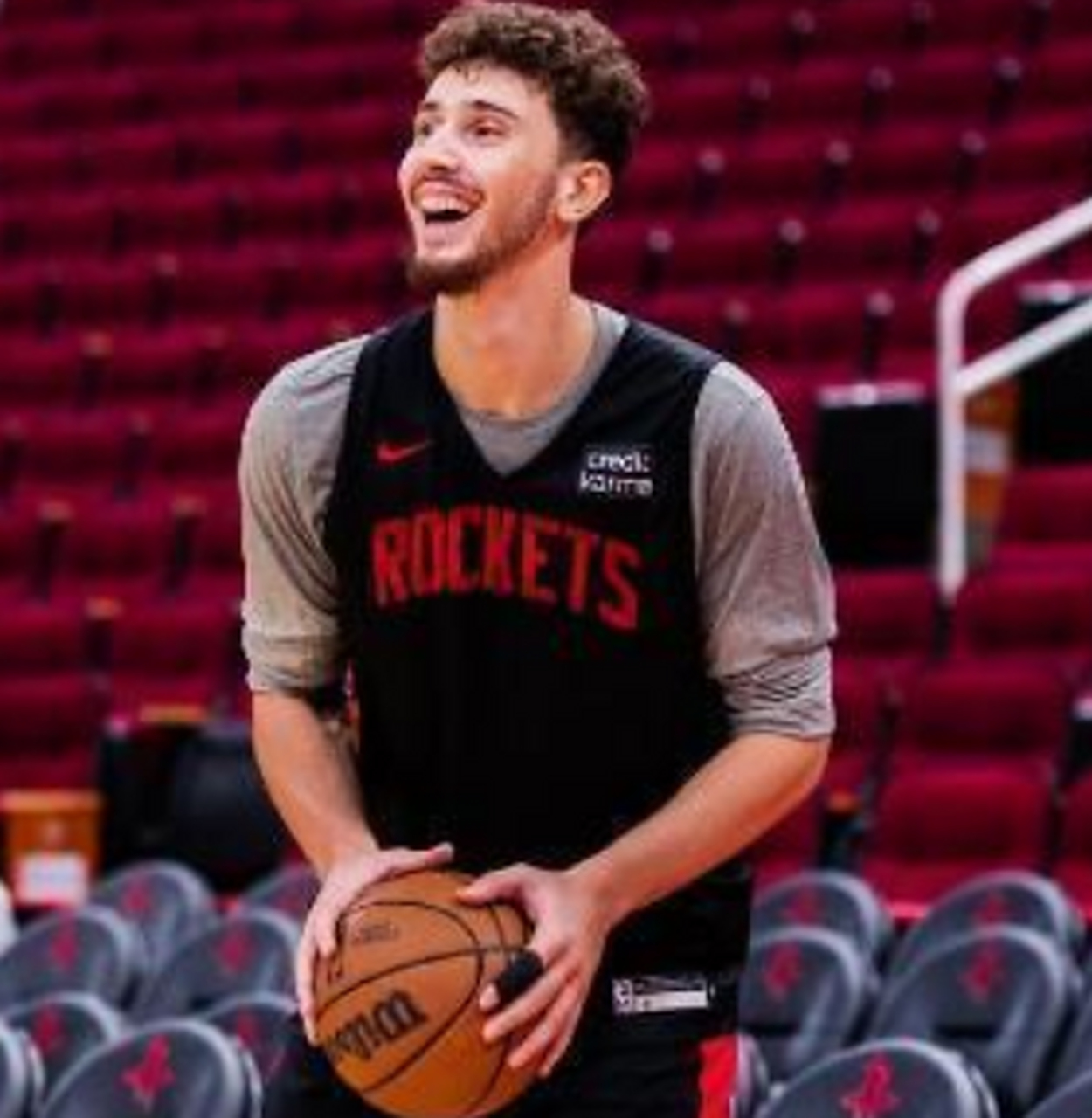 灰狼力克公牛，霍体发挥出色打破对手防线