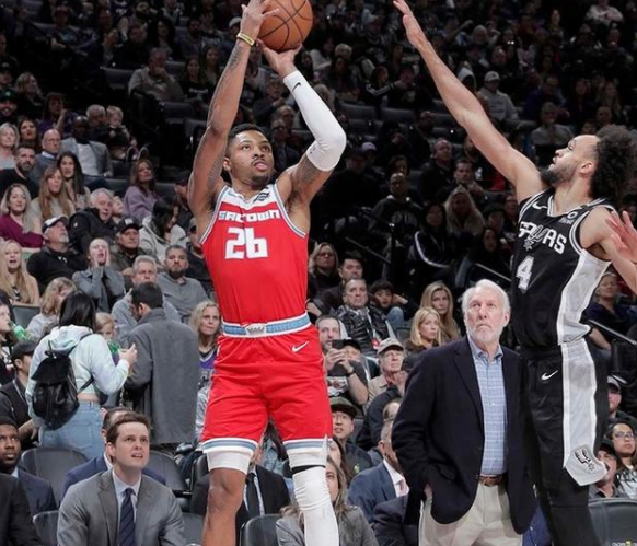 包含马刺队遭遇四连败，季后赛希望渐行渐远的词条