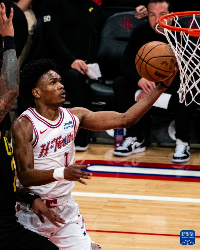 爵士主场胜火箭，将系列赛扳平至2-2