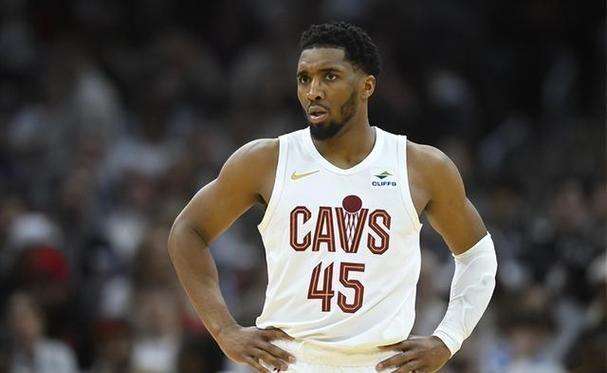 包含太阳逆转公牛，麦科勒姆高光表现的词条